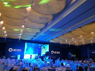 晚宴活動策劃和活動進展密切相關