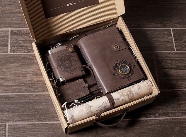 銀行圣誕禮物-郵票與皮革產品包裝盒設計