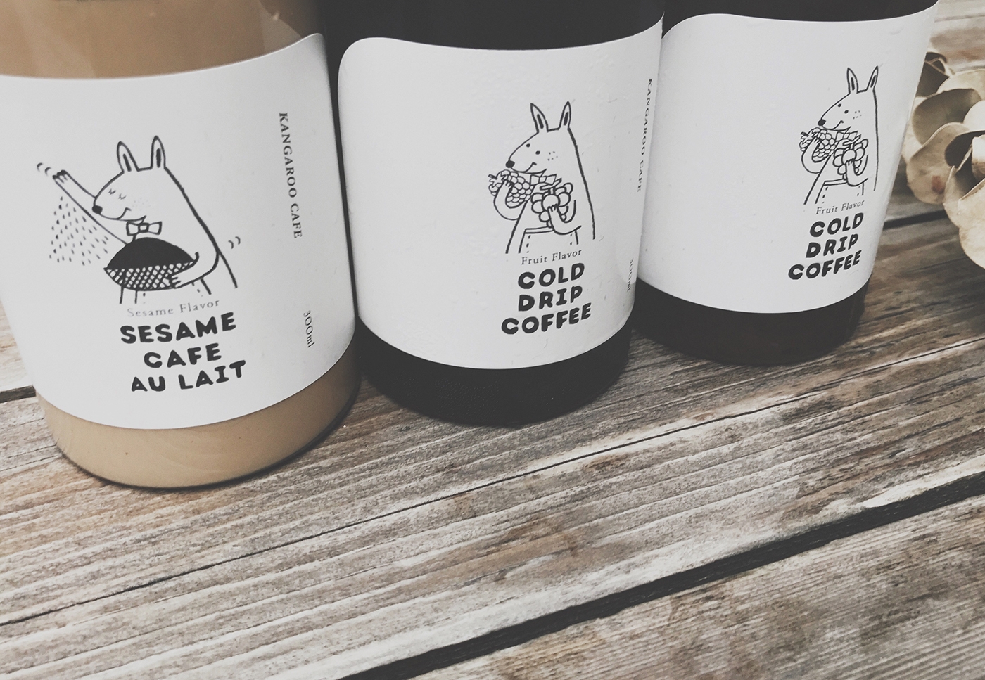 黑巧克力、水果風(fēng)味、芝麻歐蕾三種不同的咖啡包裝設(shè)計